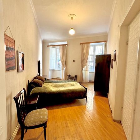 Authentic Old Tbilisi Apartment Exterior photo
